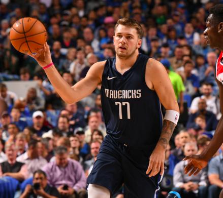  东契奇超远三分准绝杀，独行侠险胜森林狼保留希望